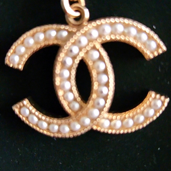CHANEL Gold Iconic Pearl CC Necklace - Picture 1 of 9